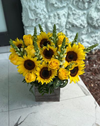 <p>Excellent flower arrangement to gift or decorate your house this fall.</p>
