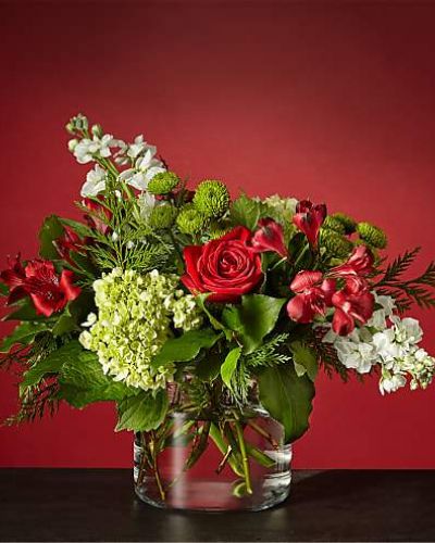 WINTER BRIGHT BOUQUET
Send season's greetings with our Winter Bright Bouquet and remind loved ones to find joy amongst the snowstorms. Let the green hydrangea blooms and red alstroemeria bring a slight botanical scent, while the warm red roses bring a classic holiday element.